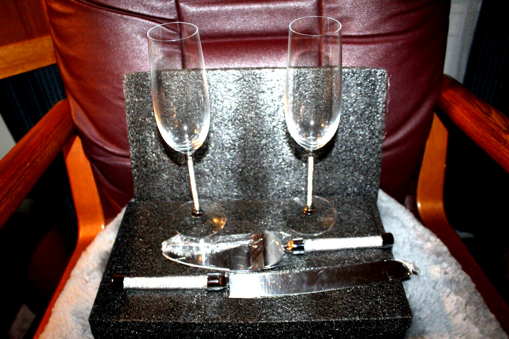 4 pc Wedding Toasting Flutes Cake Server Set Glittering Bead Handles NIB
