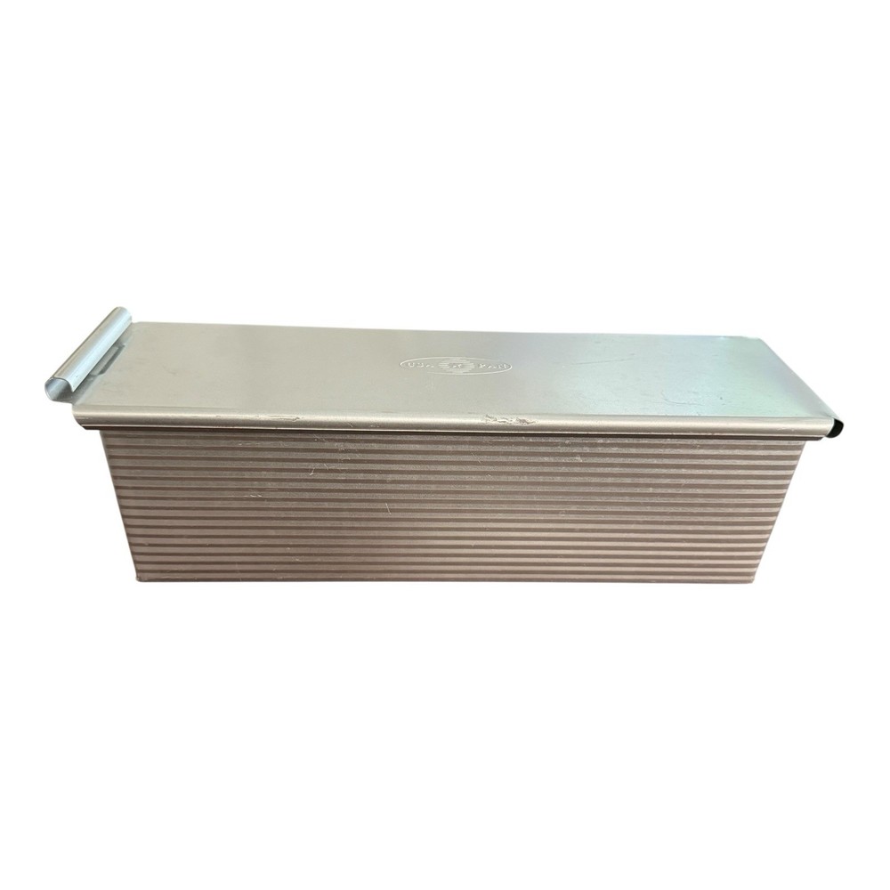 USA Pan Bakeware Pullman Loaf Pan with Cover, 13 x 4 inch, Nonstick & Quick.