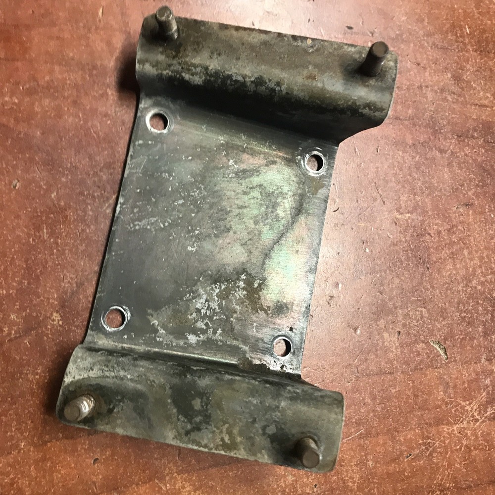 Use OEM Part Engine Mount Assembly For Tanaka TLE-550 2.5HP Gas Engine Edger