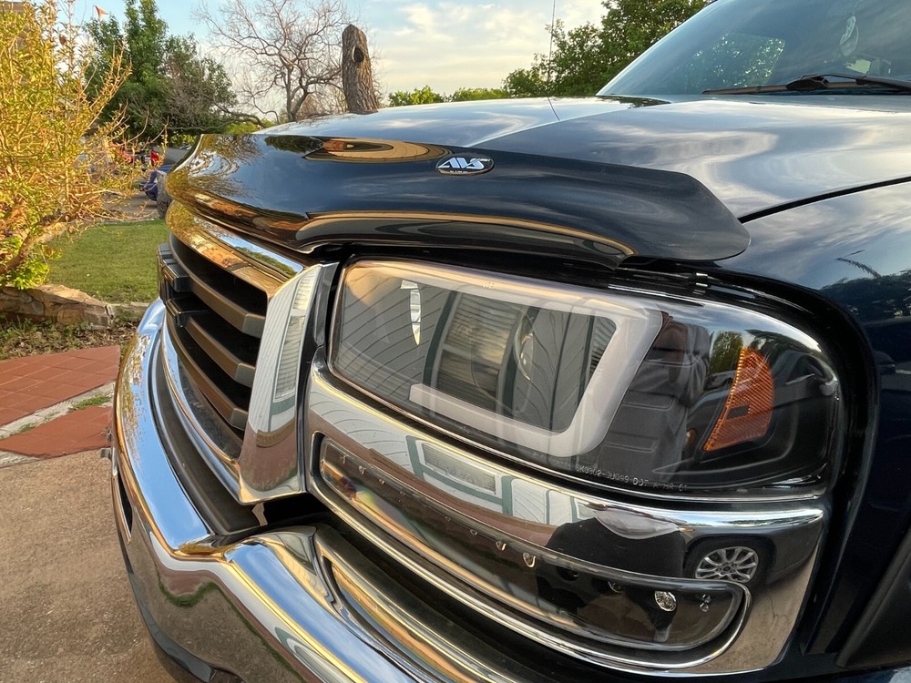 BugFlector Hood Protector Bug Shield Deflector for 1999-2006 GMC Yukon & Sierra