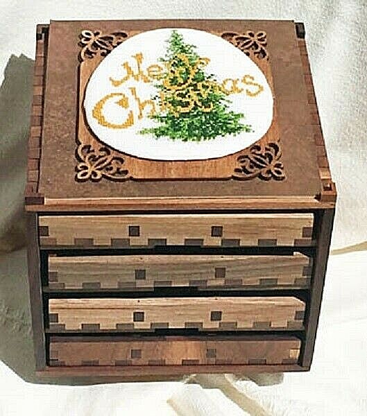 Boxed Treasures Christmas Tree~Keslyn's