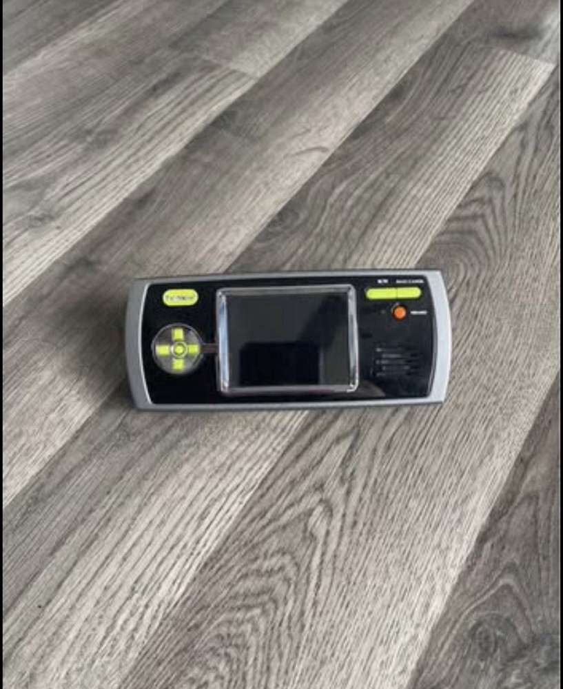 TV NOW Portable Video Recorder (2006 Hasbro Tiger Electronics) Powers On