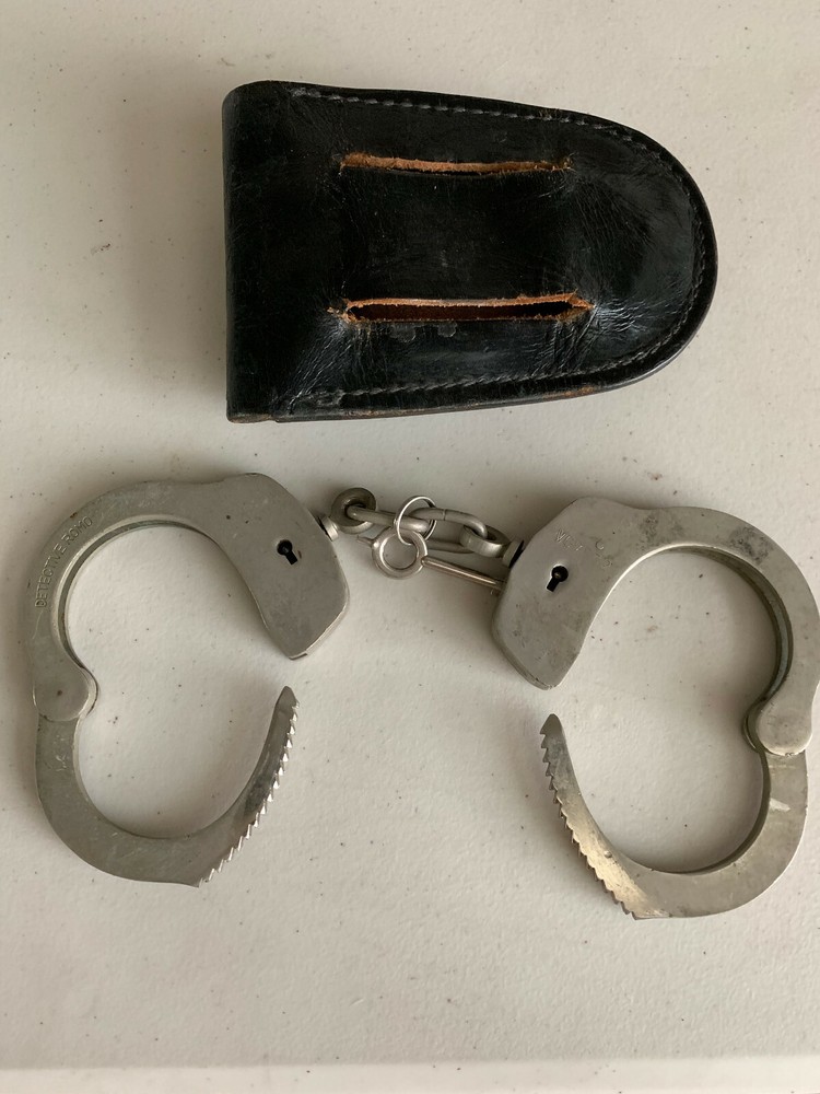 OLD HAND CUFFS W/KEY AND CASE