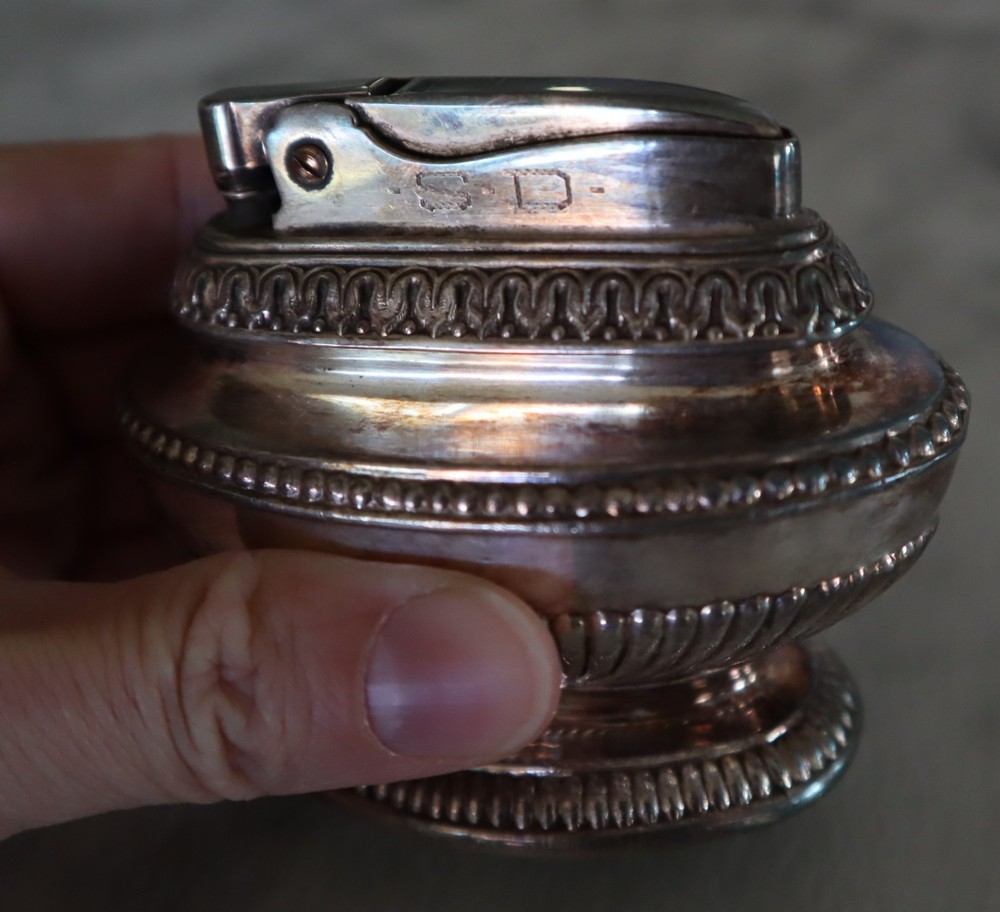 Vintage 1940s Ronson Queen Anne silver plated table lighter