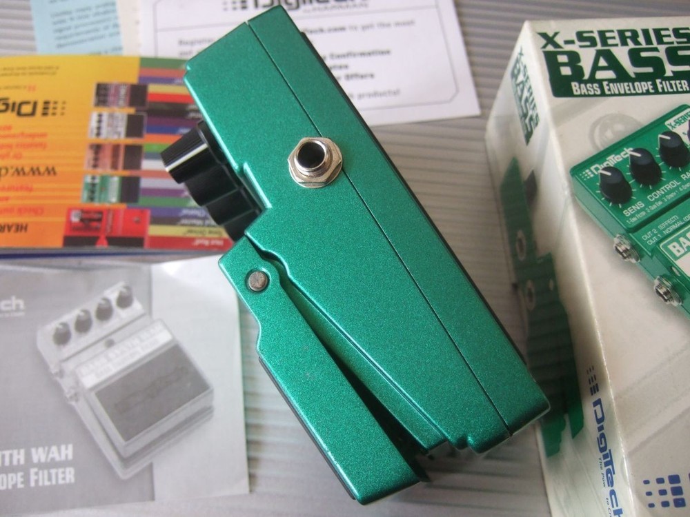 Complete with accessories DigiTech BASS SYNTH WAH DigiTech