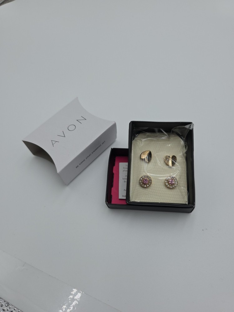 Avon A Gift Box Set Eye Love You Collection Includes Be Mine Stud Earrings