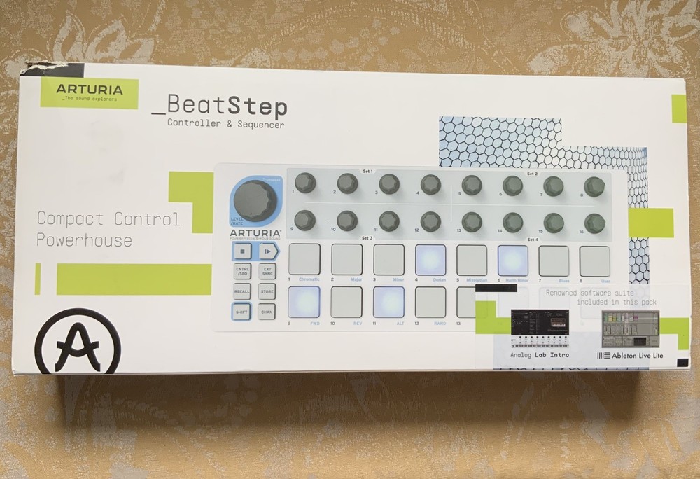 Arturia BeatStep White MIDI Controller & Sequencer w/ USB/midi Cables IOB