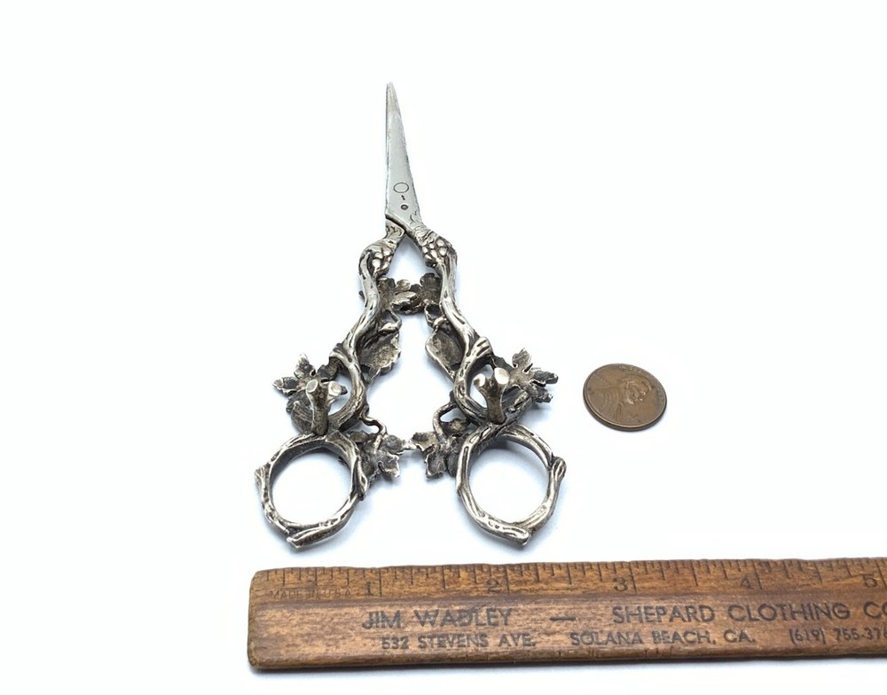 ANTIQUE DUTCH NETHERLANDS 835 STERLING SILVER GRAPE LEAF FOOTED SCISSORS ~ 63.9g