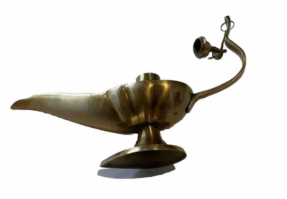 SOLID BRASS COLLECTABLE LARGE HEAVY GENIE LAMP WITH WICK INSIDE