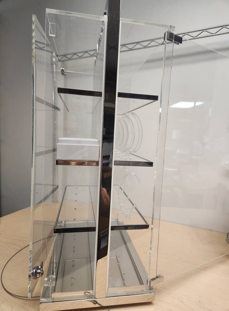 MICHAEL KORS ROTATING WATCH JEWELRY DISPLAY CASE