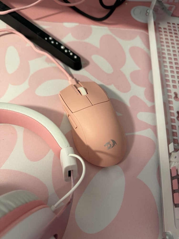 Aesthetic Pink Gaming Setup – Full Bundle