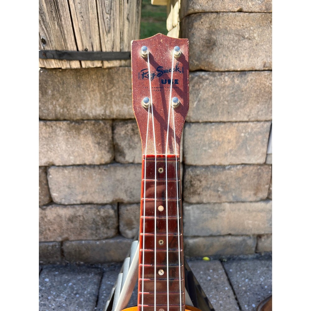 Vintage 1950’s Harmony Roy Smeck Ukulele