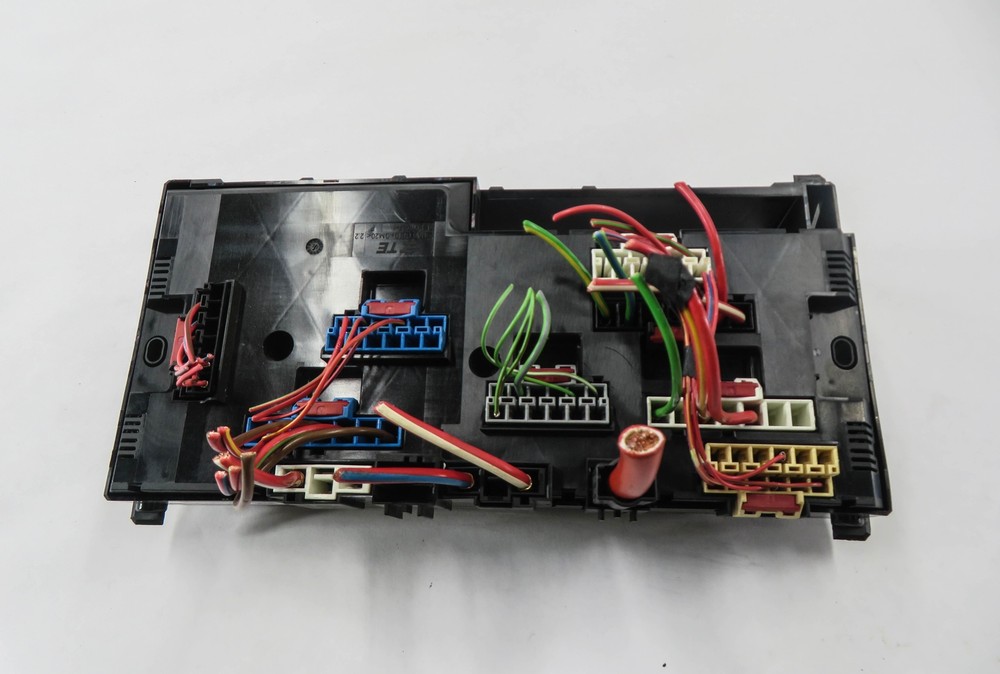 2015 BMW 535D (F10) FRONT POWER DISTRIBUTON FUSE BOX