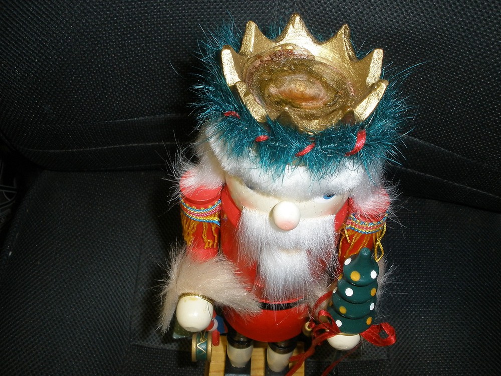 WOOD NUTCRACKER GWT SPECIAL HOLIDAY GIFT 14"