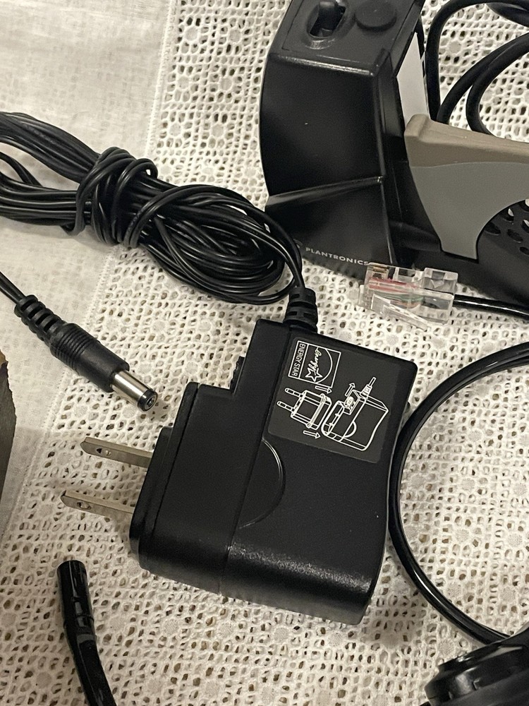 PLANTRONICS Barely Used Telephone Wireless Headset system CS540/HL10
