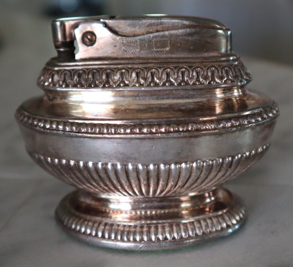Vintage 1940s Ronson Queen Anne silver plated table lighter