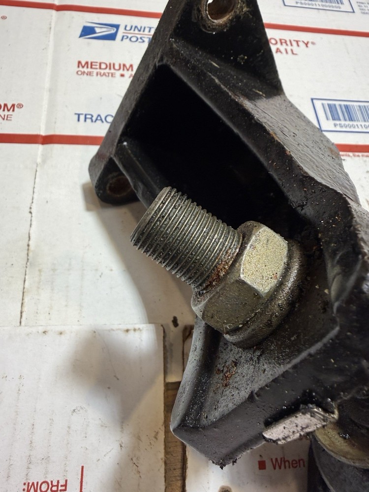 Mercruiser 350 MAG MPI engine mounts