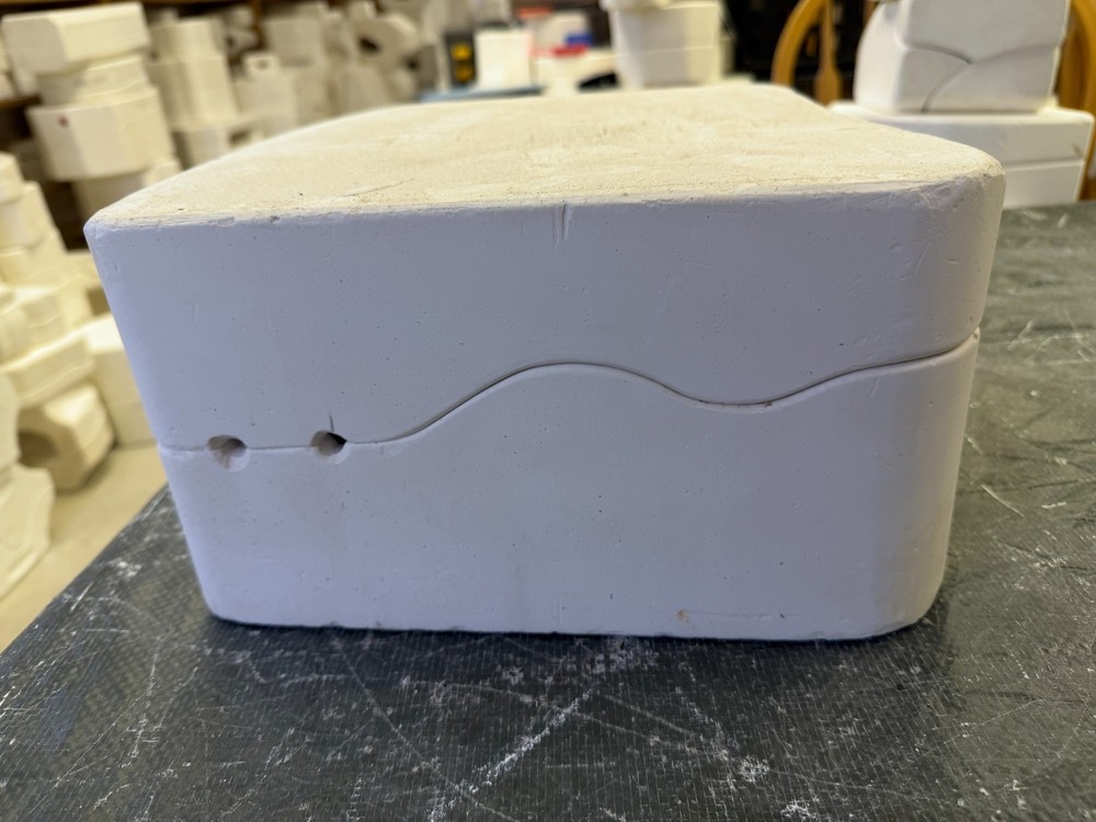 VINTAGE CASTER CERAMIC MOLD #169 PIGATUS