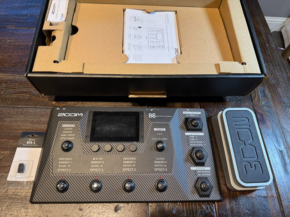 Zoom B6 Bundle: Bass Multi-FX + (BONUS) Wireless App Control & Expression Pedal