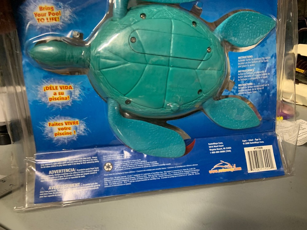 Swimways rainbow Reef Turtle w/ Packaging