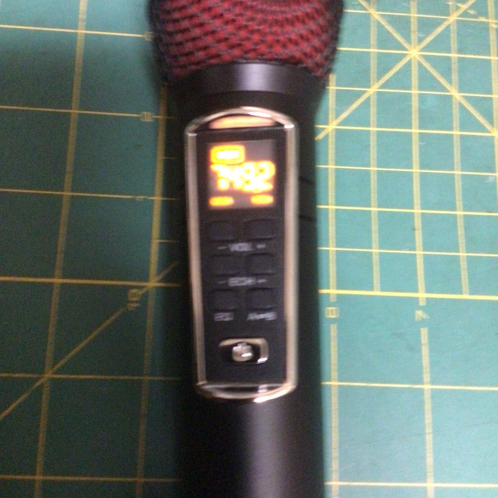 Bigasuo UHF Wireless Microphone No Charger!!
