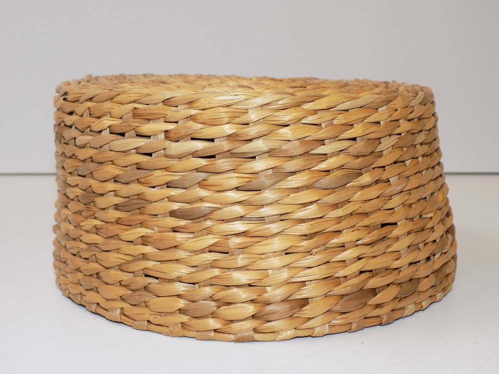 Vintage Grass Straw Basket 7" Diameter Knick Knack Fruit Container Storage
