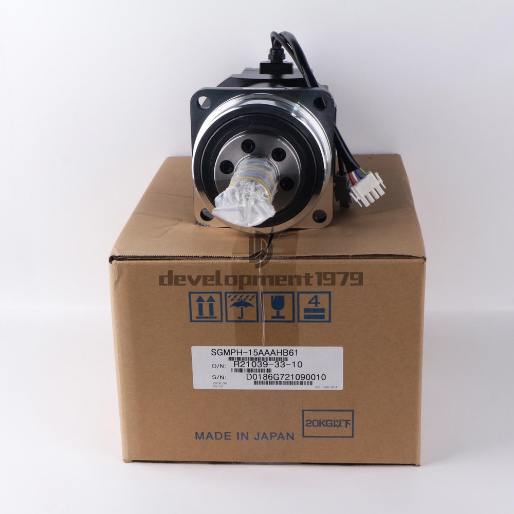 ONE NEW Yaskawa Servo Motor SGMPH-15AAAHB61