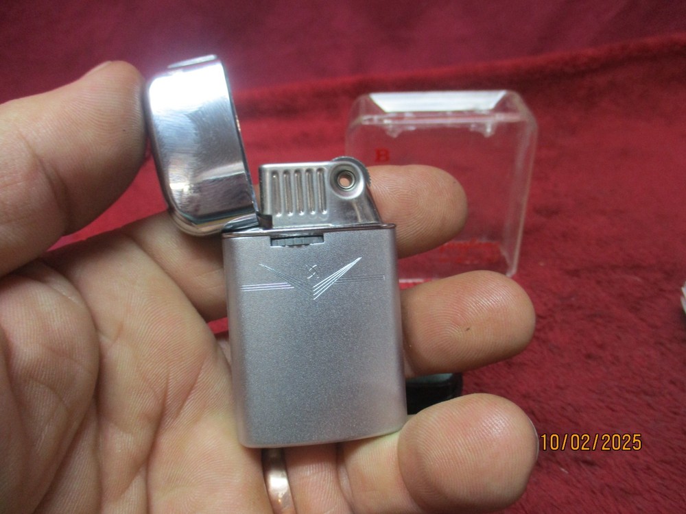 Vintage Ronson VaraFlame Windlite Lighter, Original NOS