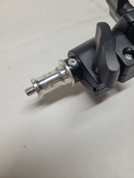 Adjustable Portable Tripod Stand / R1 T1