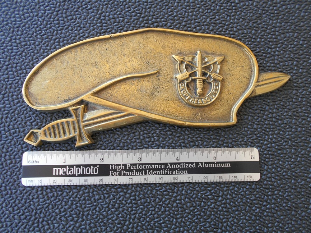 AUTHENTIC ARMY SPECIAL FORCES BELT BUCKLE RARE!