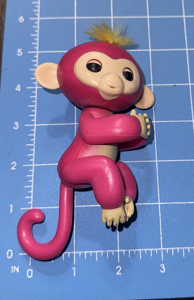 WowWee Fingerlings  Pink Monkey Bella Interactive Baby Pet Working