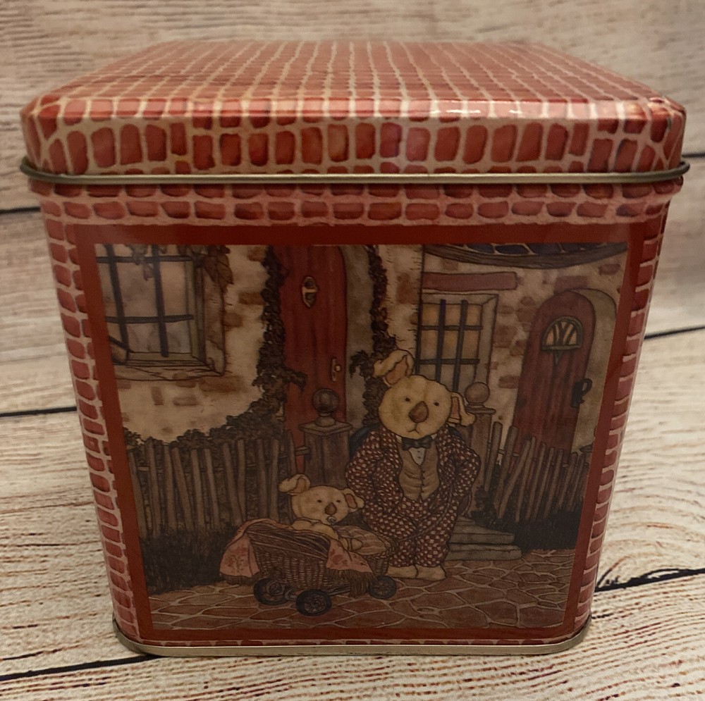 DAHER LTD GIFTWARE TIN RED BRICK RECTANGULAR TEDDY BEAR PIGS 1984