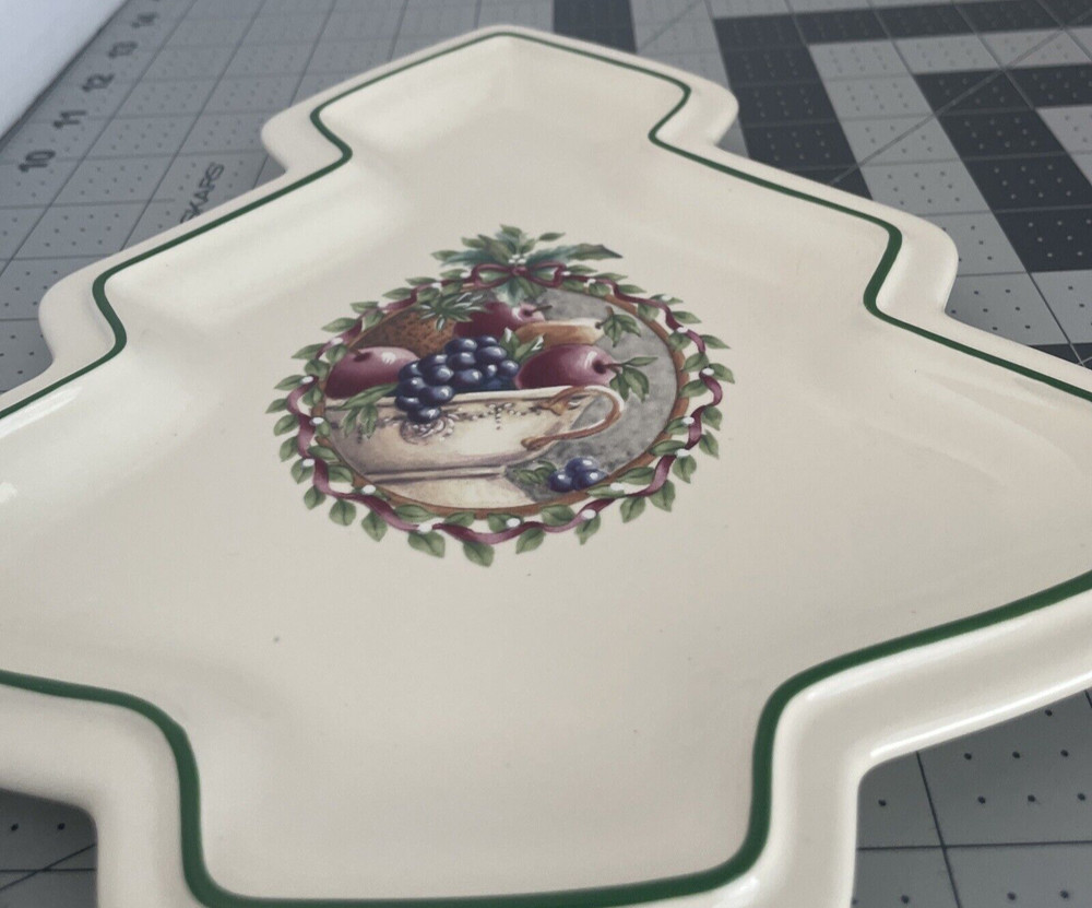 Pfaltzgraff Holiday Holly Joy Pattern Christmas Tree Shaped Stoneware Plate/Tray