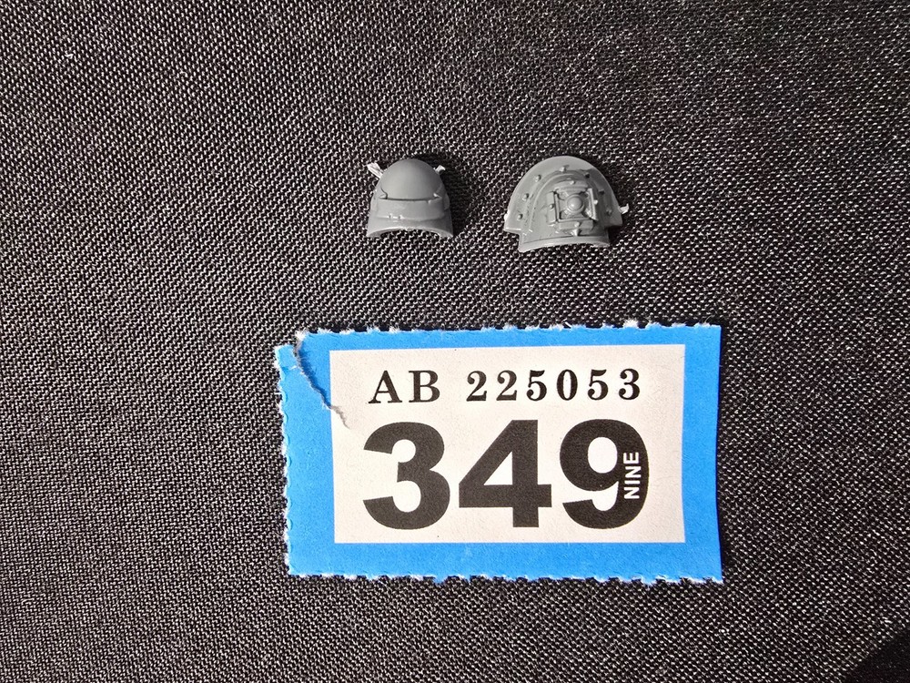 Games Workshop Warhammer 40k Bits Space Marines Shoulder Pads