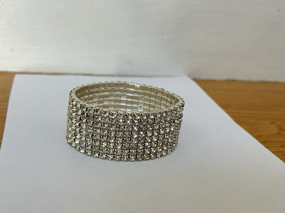 Silvertone Rhinestone Stretch Bracelet Size Small B18