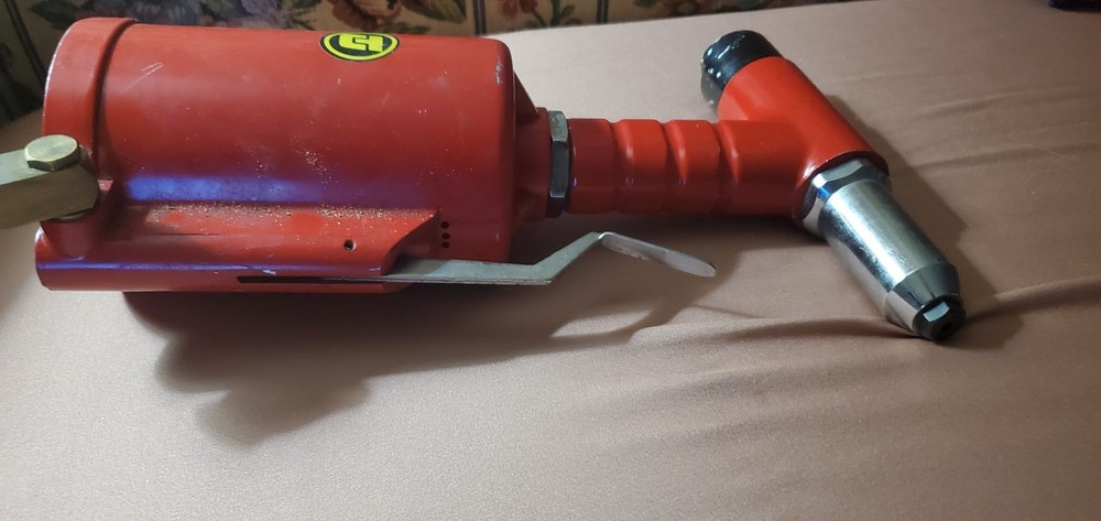 UNIVERSAL TOOL UT-8920 PNEUMATIC RIVETER GUN