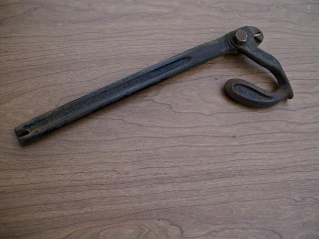 OLD CAST IRON CYCLOPS NAIL PULLER UNION HARDWARE CO. CONN.