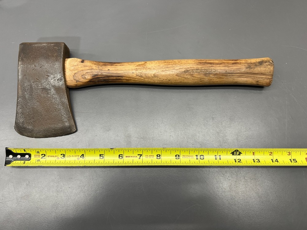 (H1) VINTAGE SINGLE BIT CAMPING AXE HATCHET BOY SCOUTS
