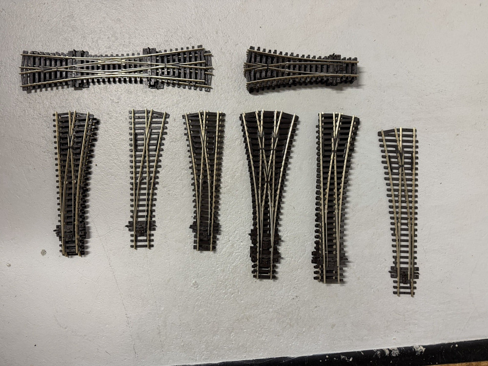 Various HO scale Peco Switches - Code 100