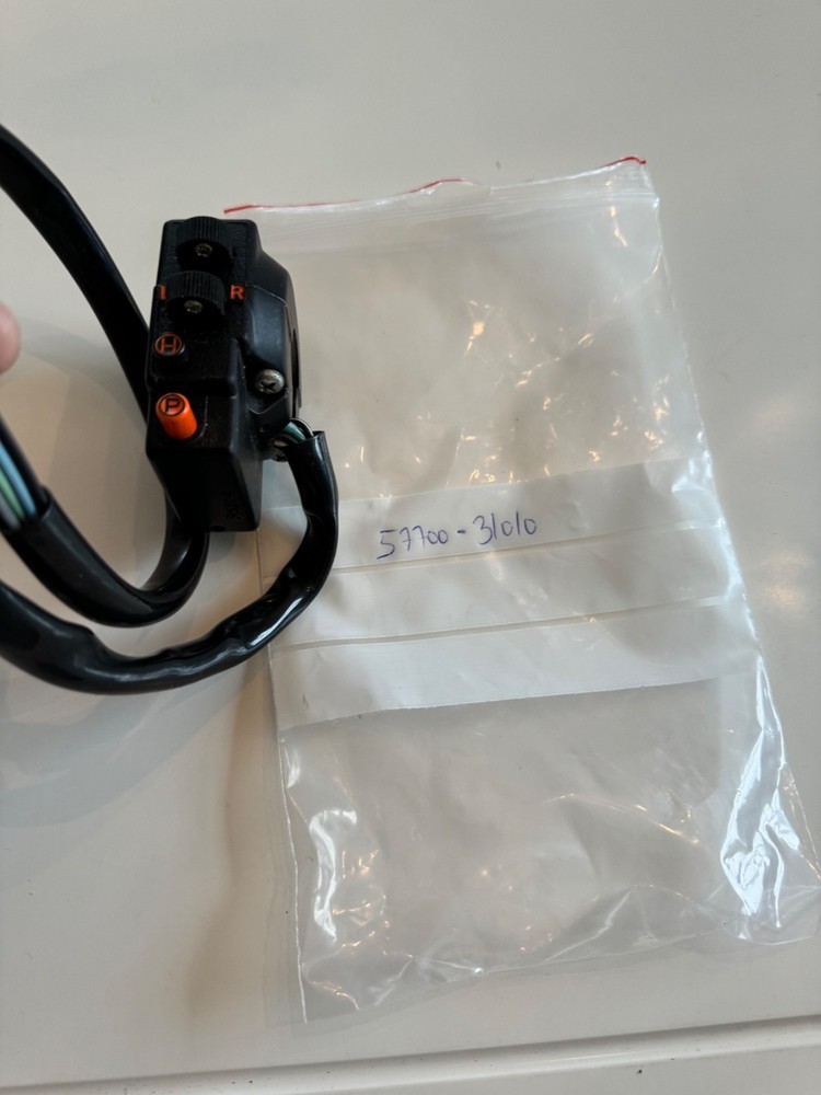 Left handle switch Suzuki GT 750 J 1972. Early.