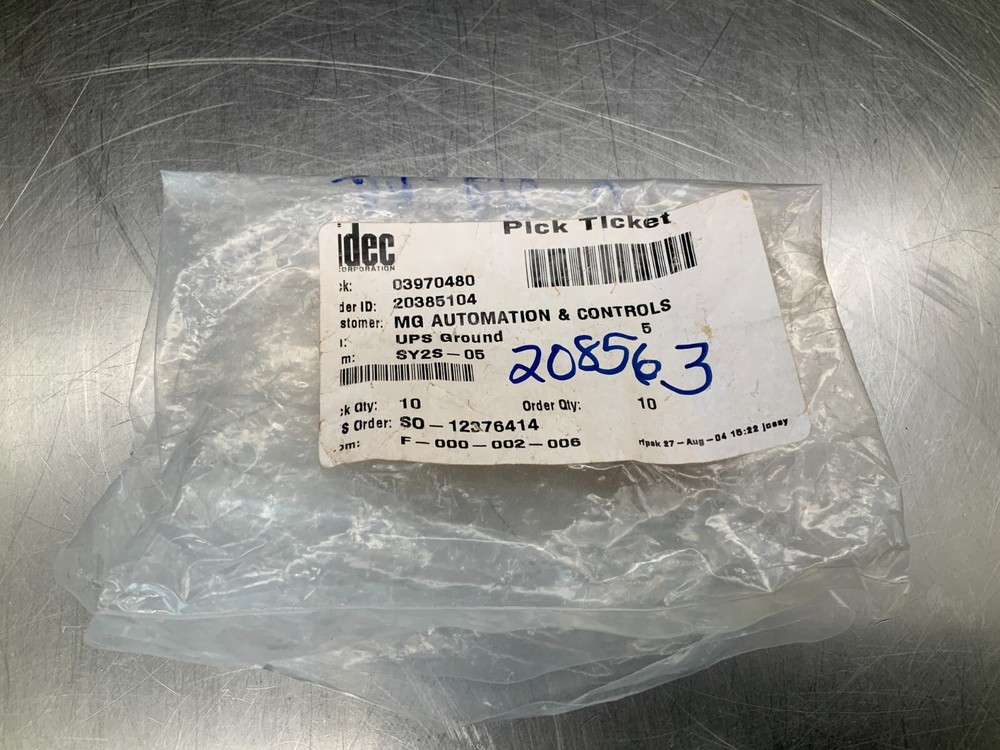 (8) Idec SY25-05 Relay Socket DIN Mount Screw Type