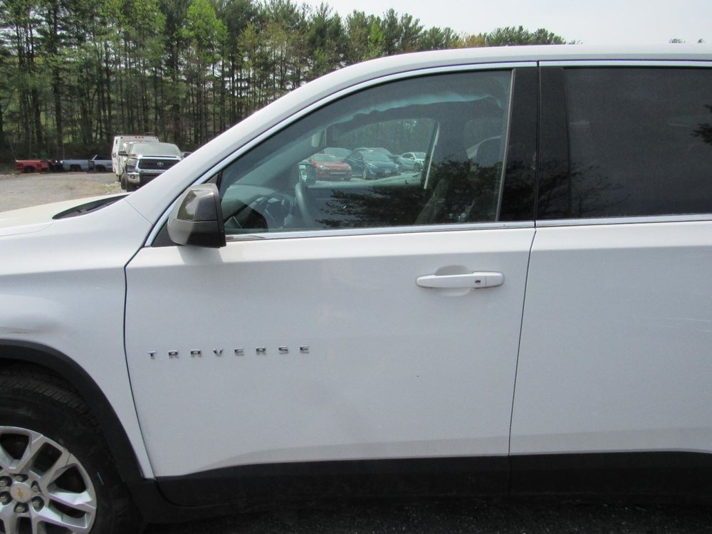 TRAVERSE 2021 Glove Box 1042784