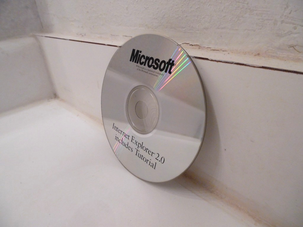 7 Vintage Internet Service Software CDs - SWBell, Netcomplete, Internet Explorer