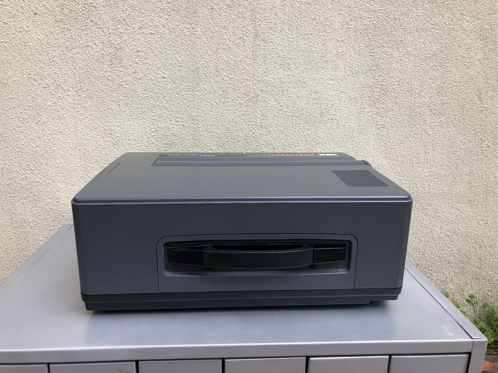 3M MP8020 multimedia tabletop lcd video display projector w/case &xtras