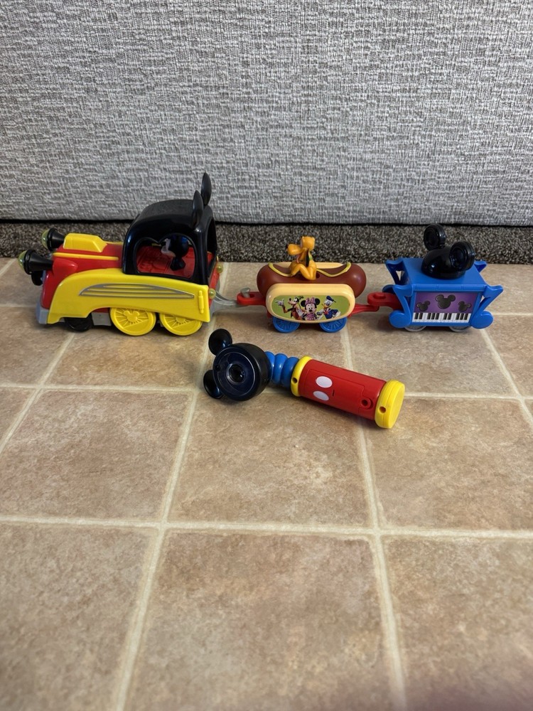 Disney Junior Mickey Mouse Funhouse Light Your Way Train