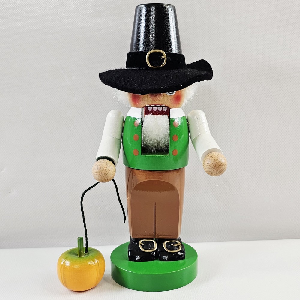 Steinbach German Chubby Pilgrim Carrying Pumpkins 12" Nutcracker Missing Pumpkin