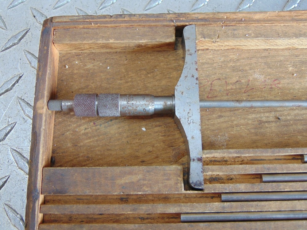 BROWN & SHARPE 607 MICROMETER DEPTH GAGE with RODS & BOX