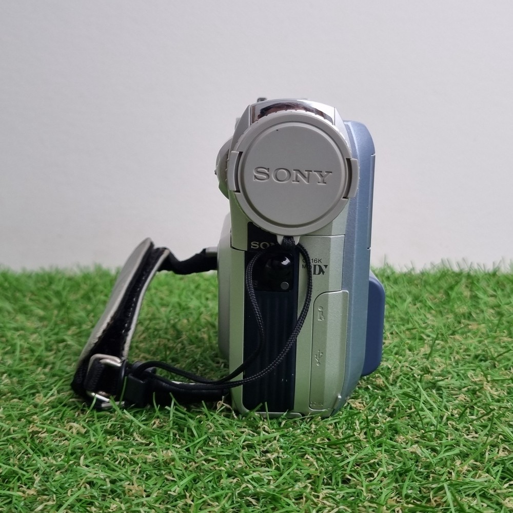 Sony Handycam DCR-PC105E Handheld MiniDV Camcorder Silver Tested