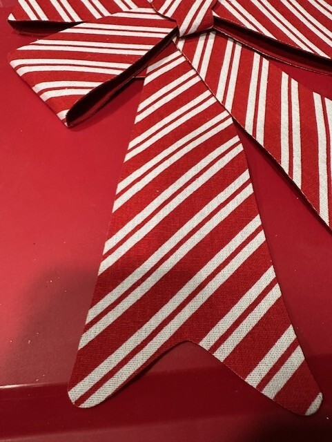 Holiday Style Large 16" Tree Box Wreath Stripe Bow Plastic Explanders Christmas