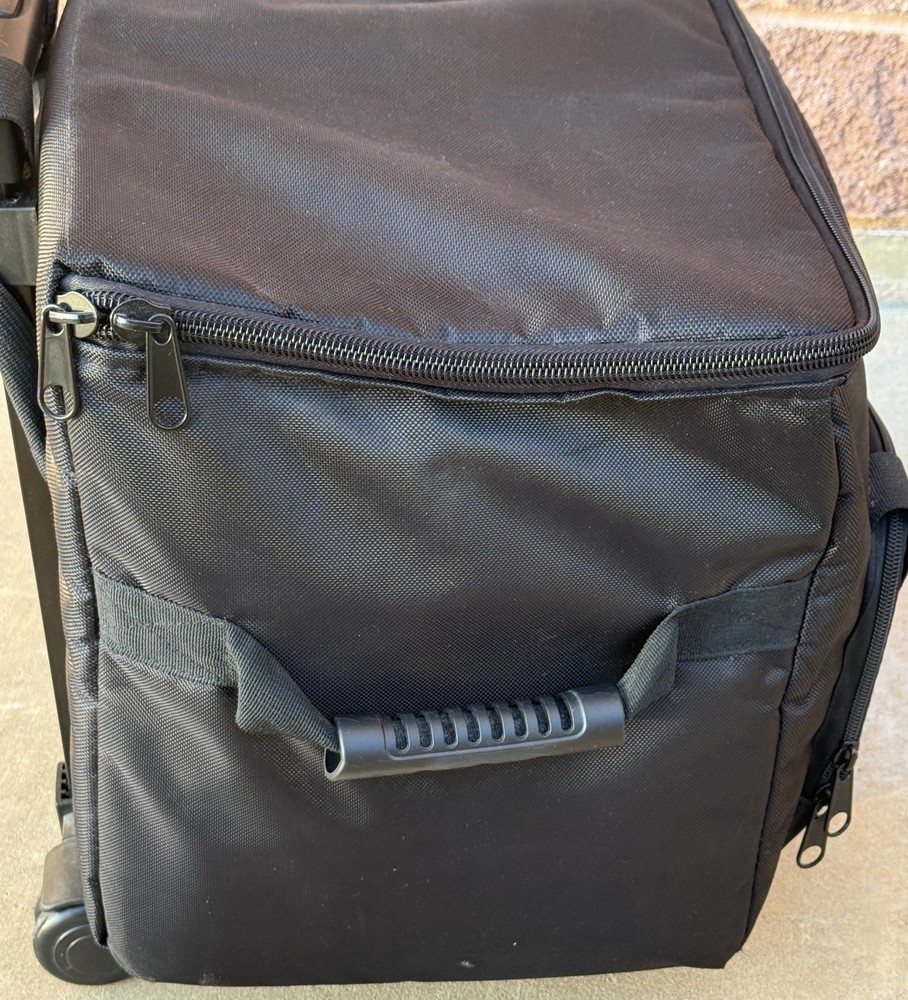 White Superlock Electronic 2000 ATS Serger w/ Rolling Case